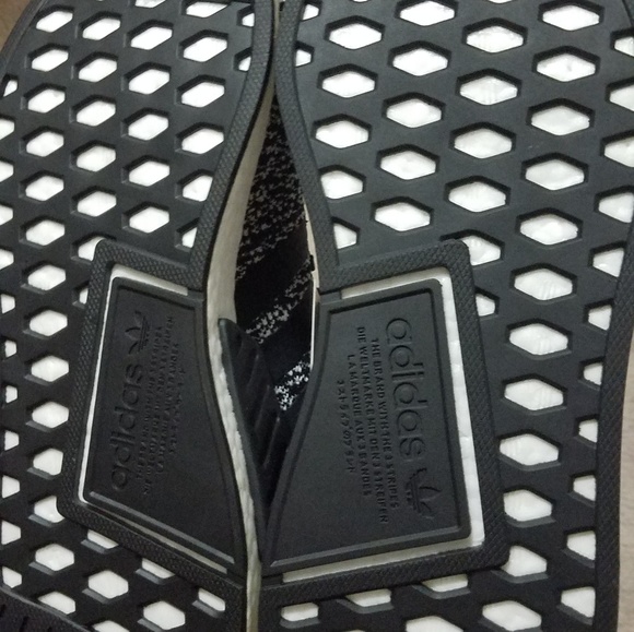 Adidas NMD R2 - Picture 4 of 6